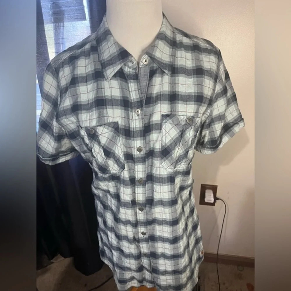 Womenโs Carhartt Shirt Medium